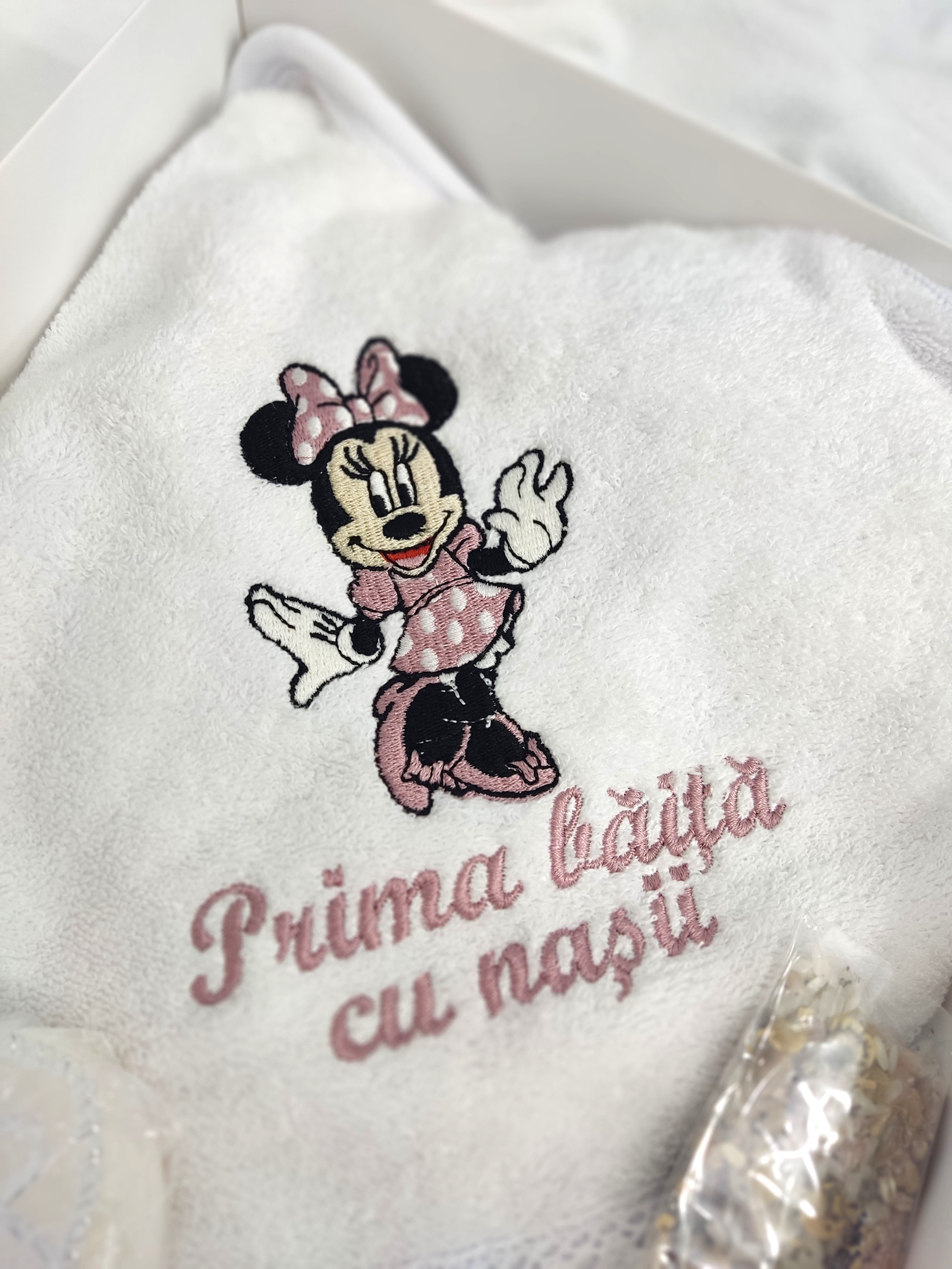 Prima baita cu nasii - prosop minnie
