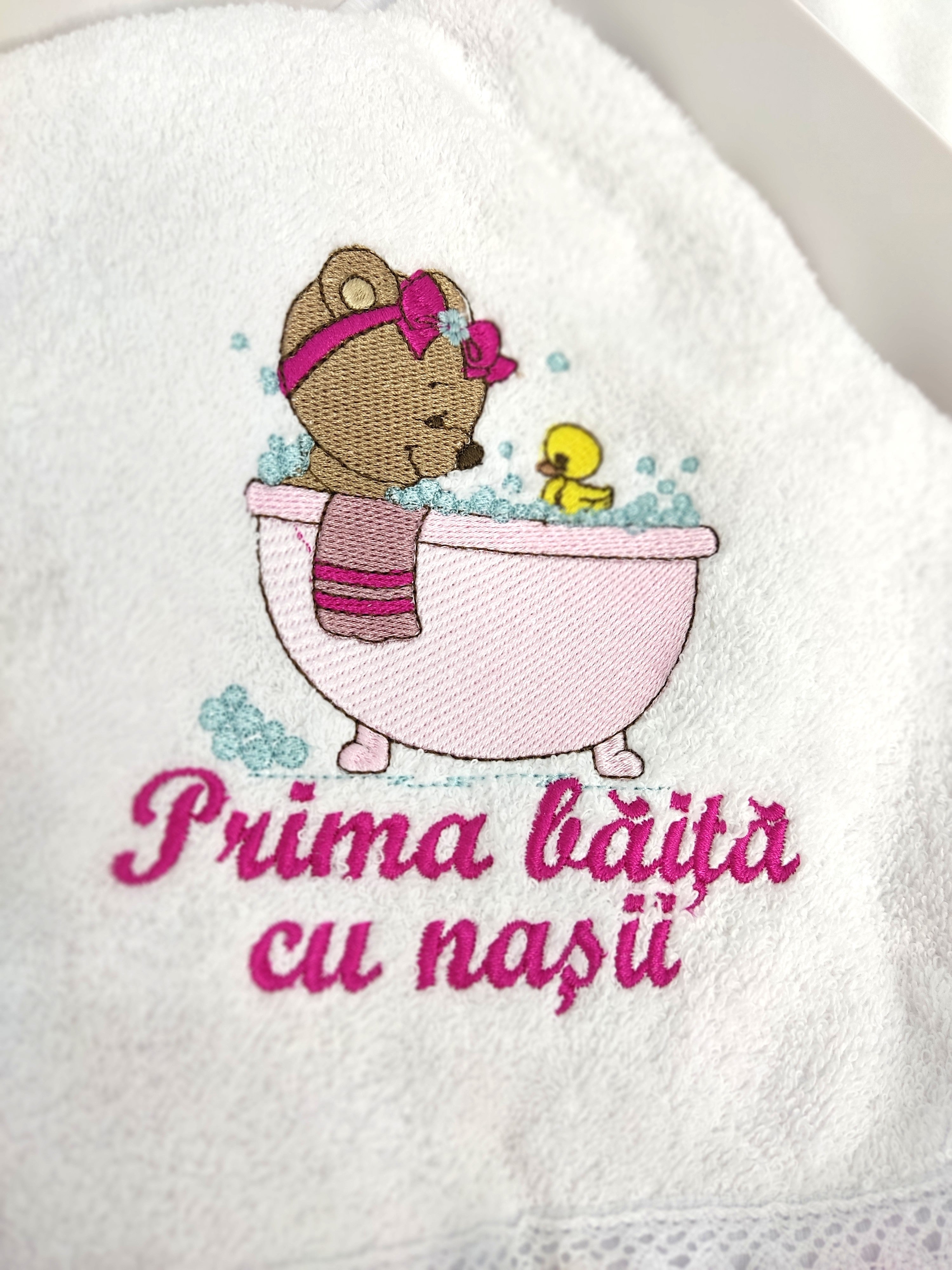 Prima baita cu nasii - prosop ursul cu ratusca fetita