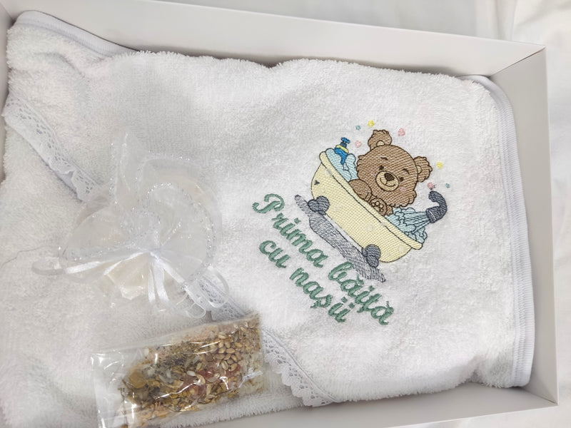 Prima baita cu nasii - prosop ursul in cadita baiat