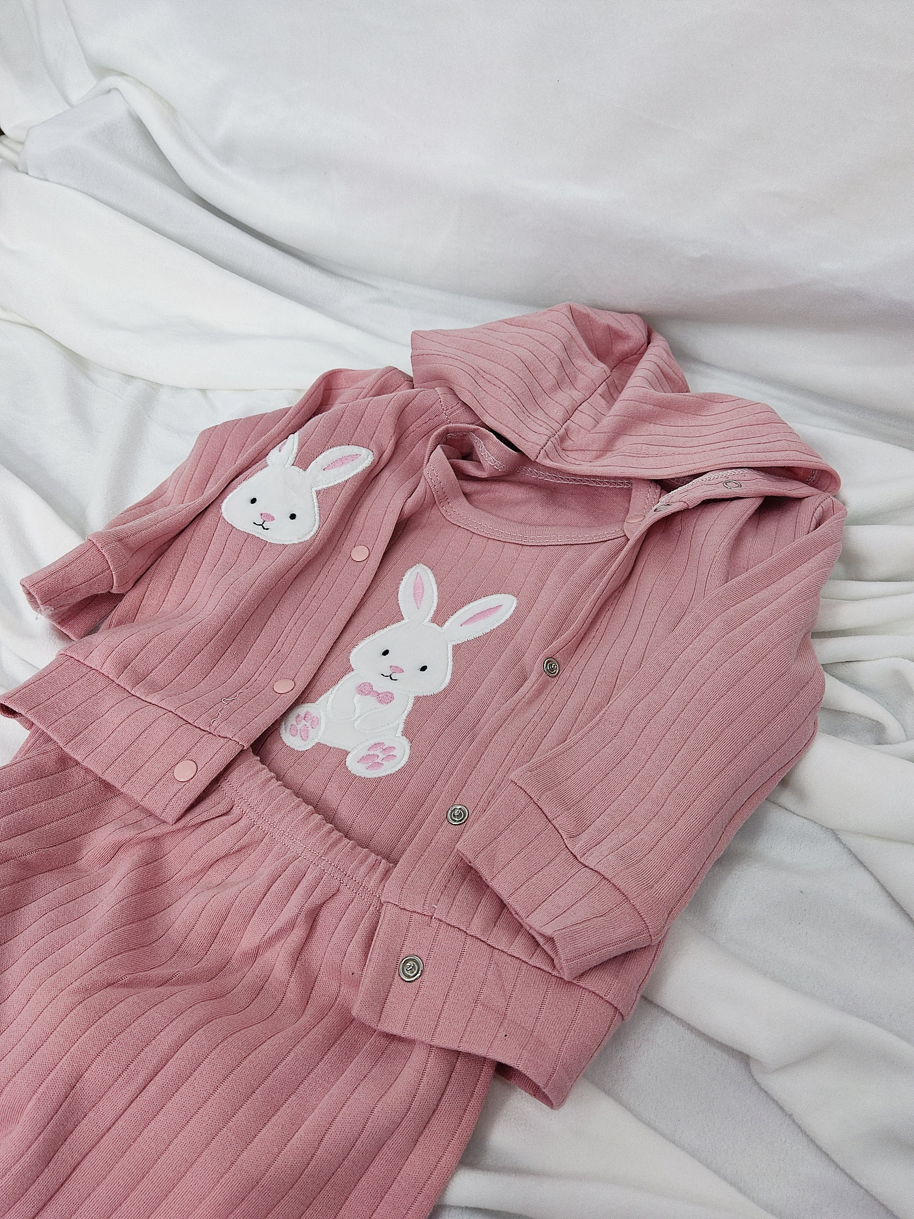 Compleu fetita - iepuras