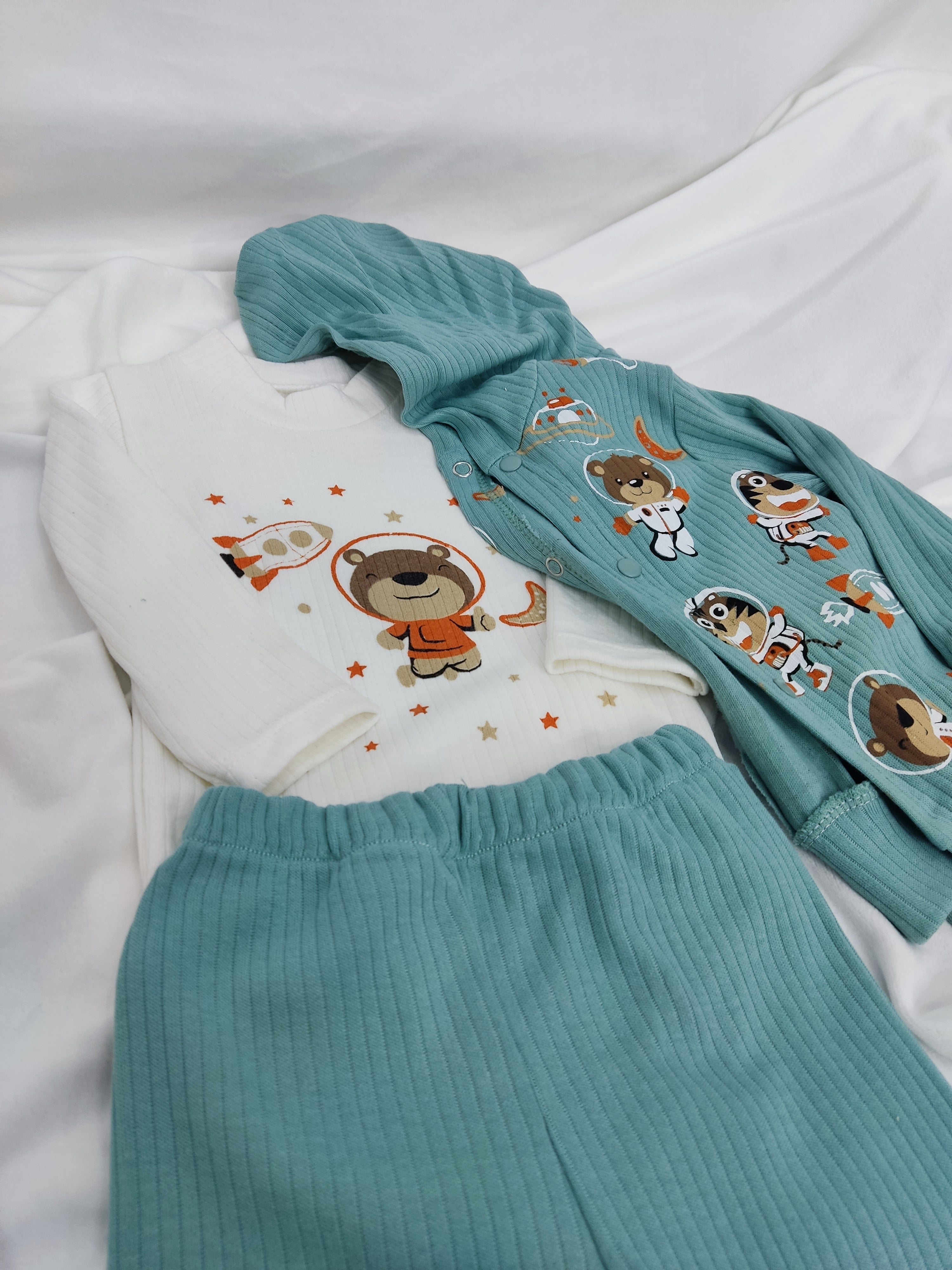 Compleu baiat astronaut verde