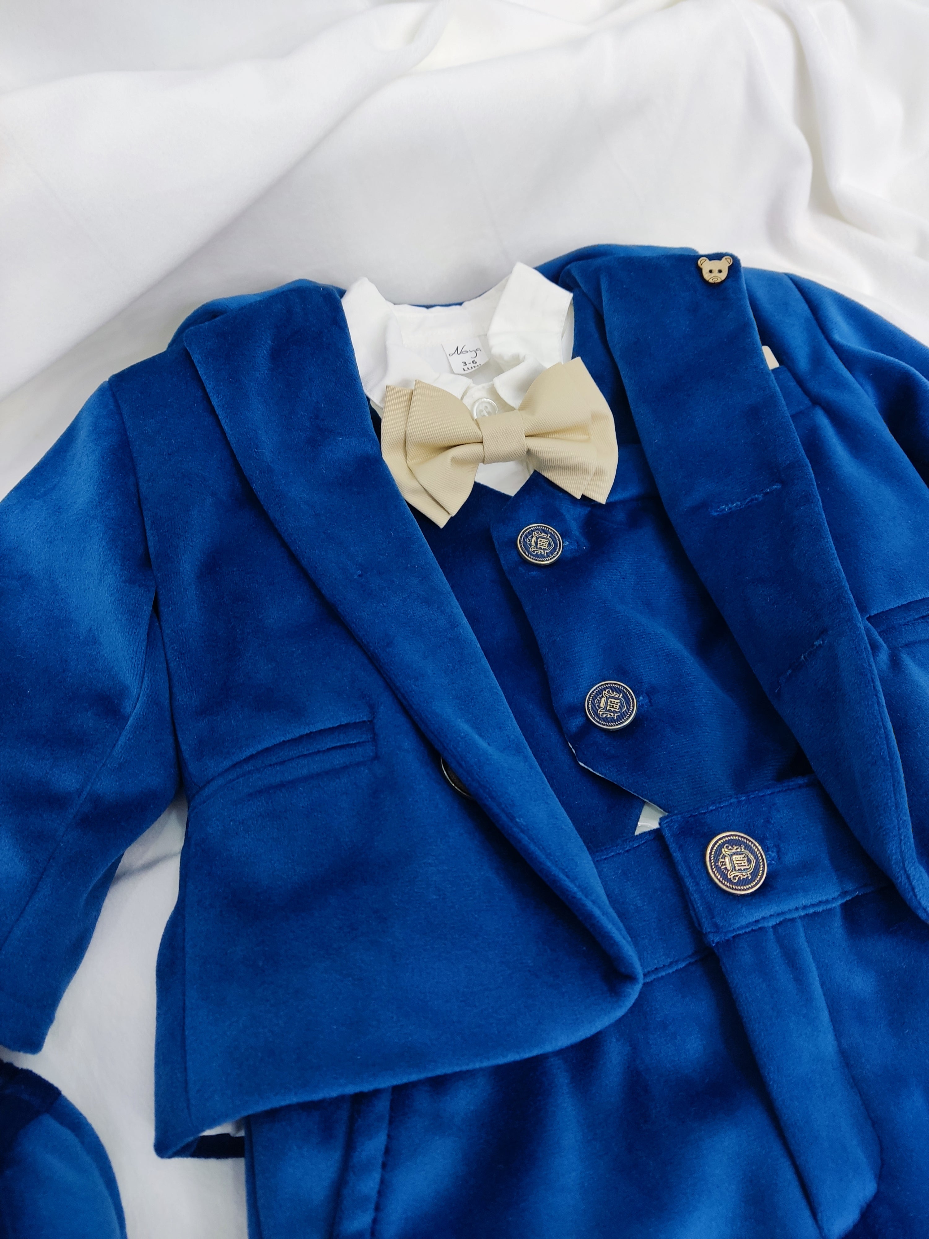 Costum catifea bleumarin