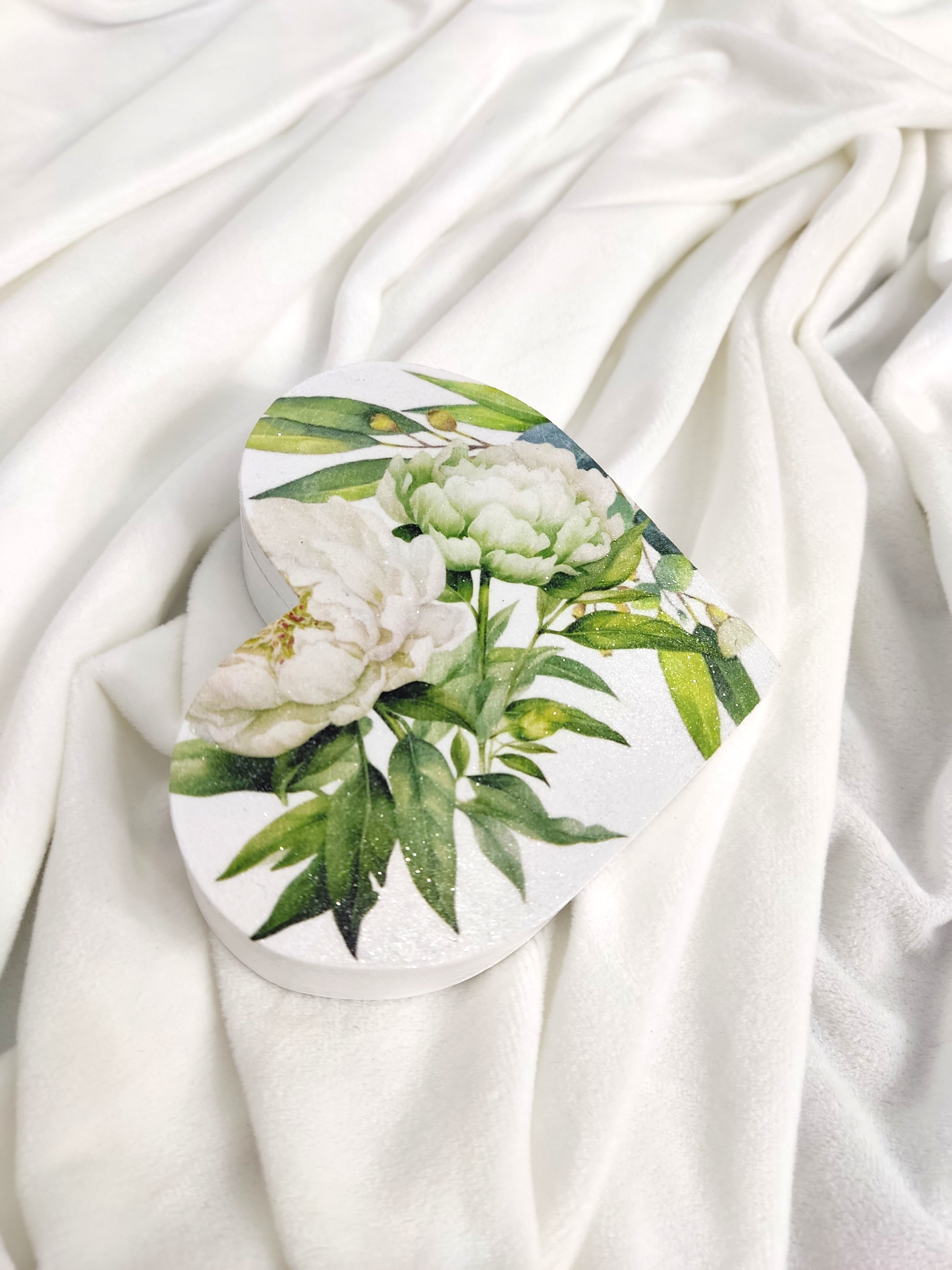 Cutie pentru verighete - inima florala