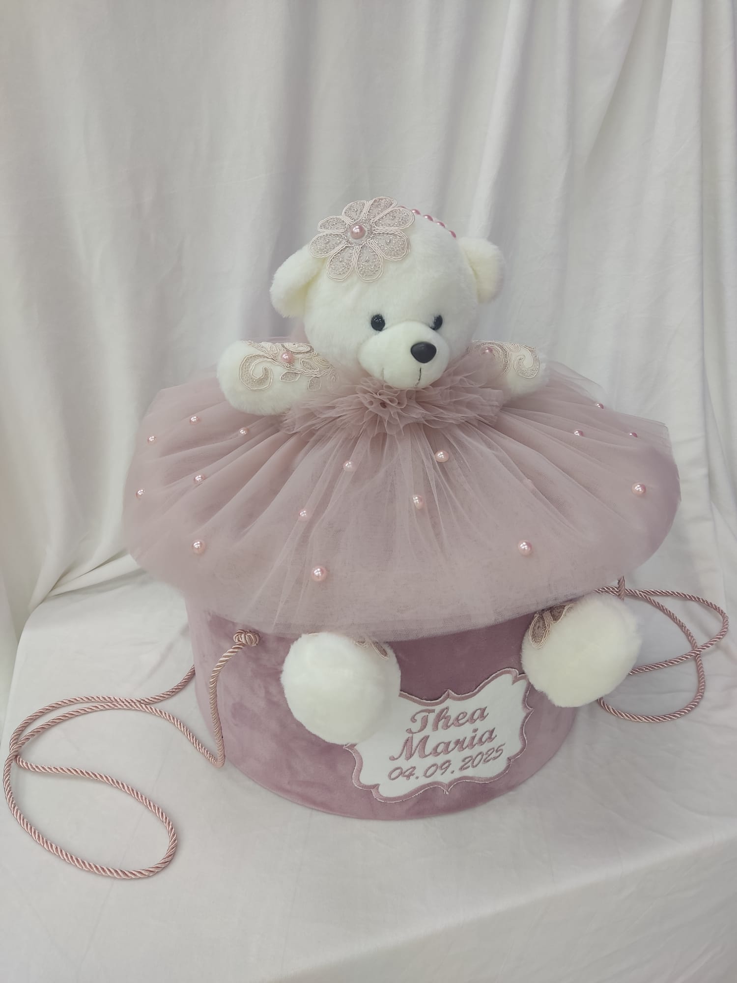 Cufar botez fetita - tematica ursulet cu rochita