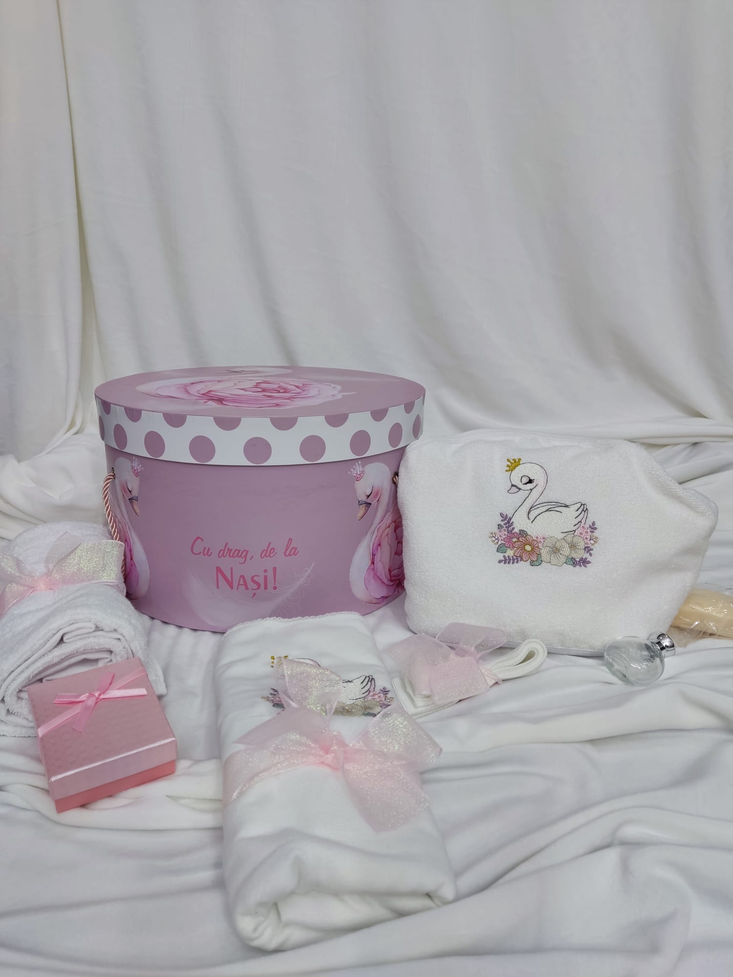 Trusou botez fetița - tematica lebada roz