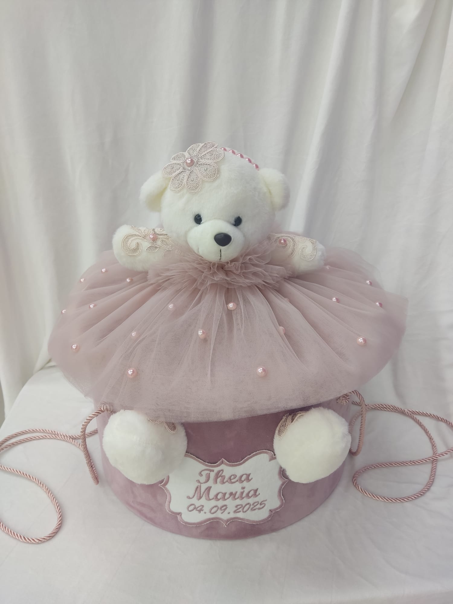 Cufar botez fetita - tematica ursulet cu rochita