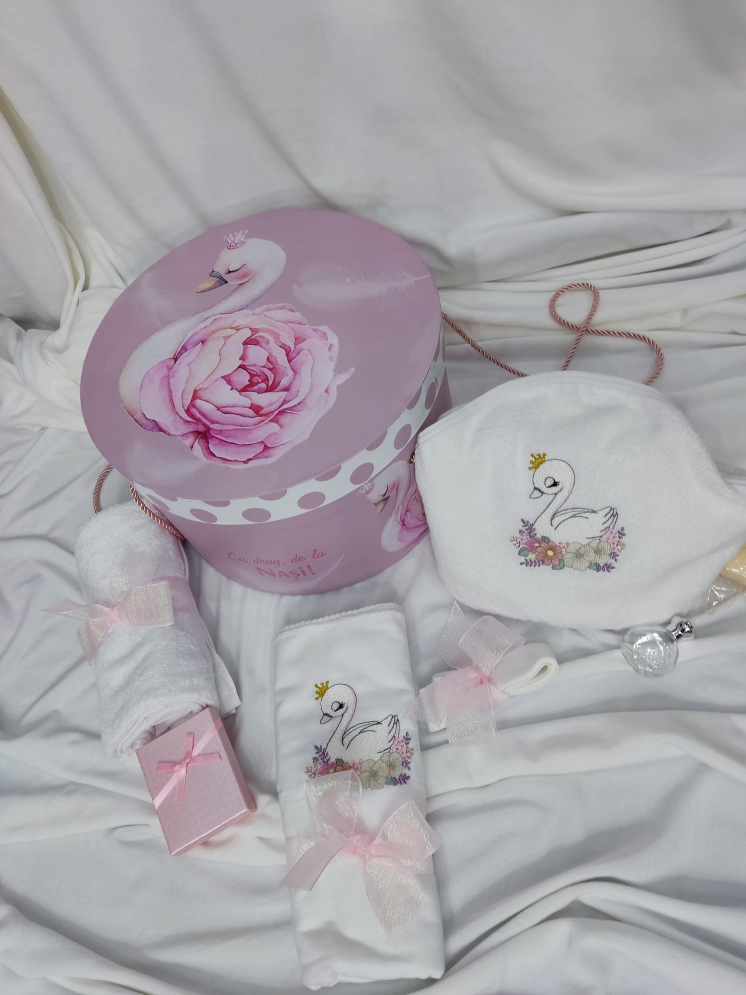 Trusou botez fetița - tematica lebada roz