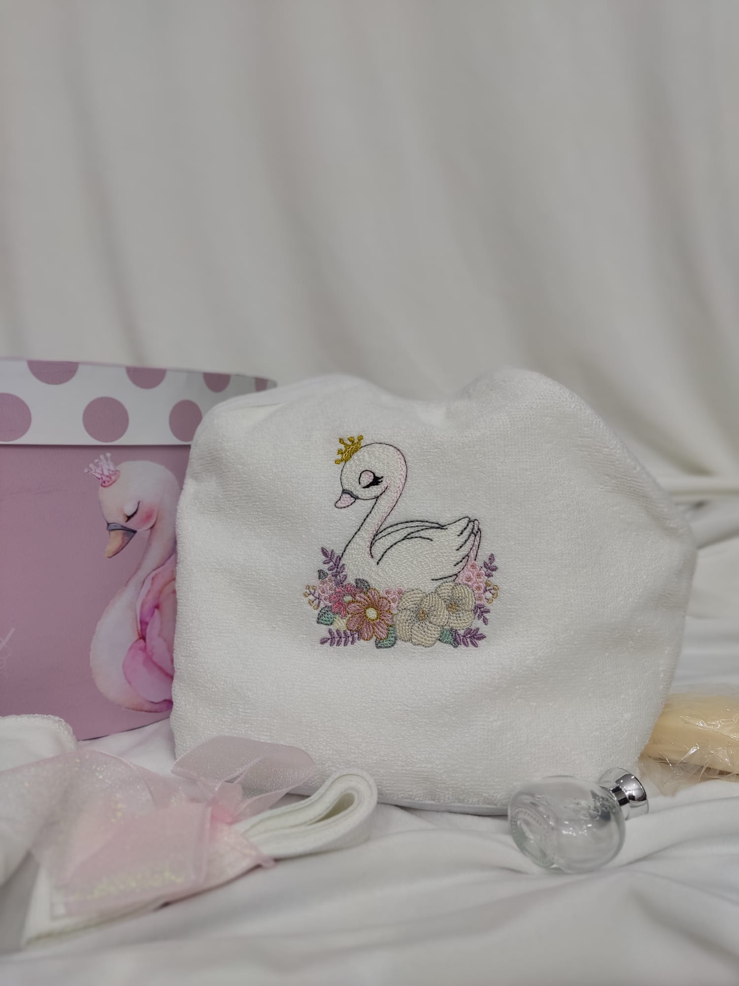 Trusou botez fetița - tematica lebada roz