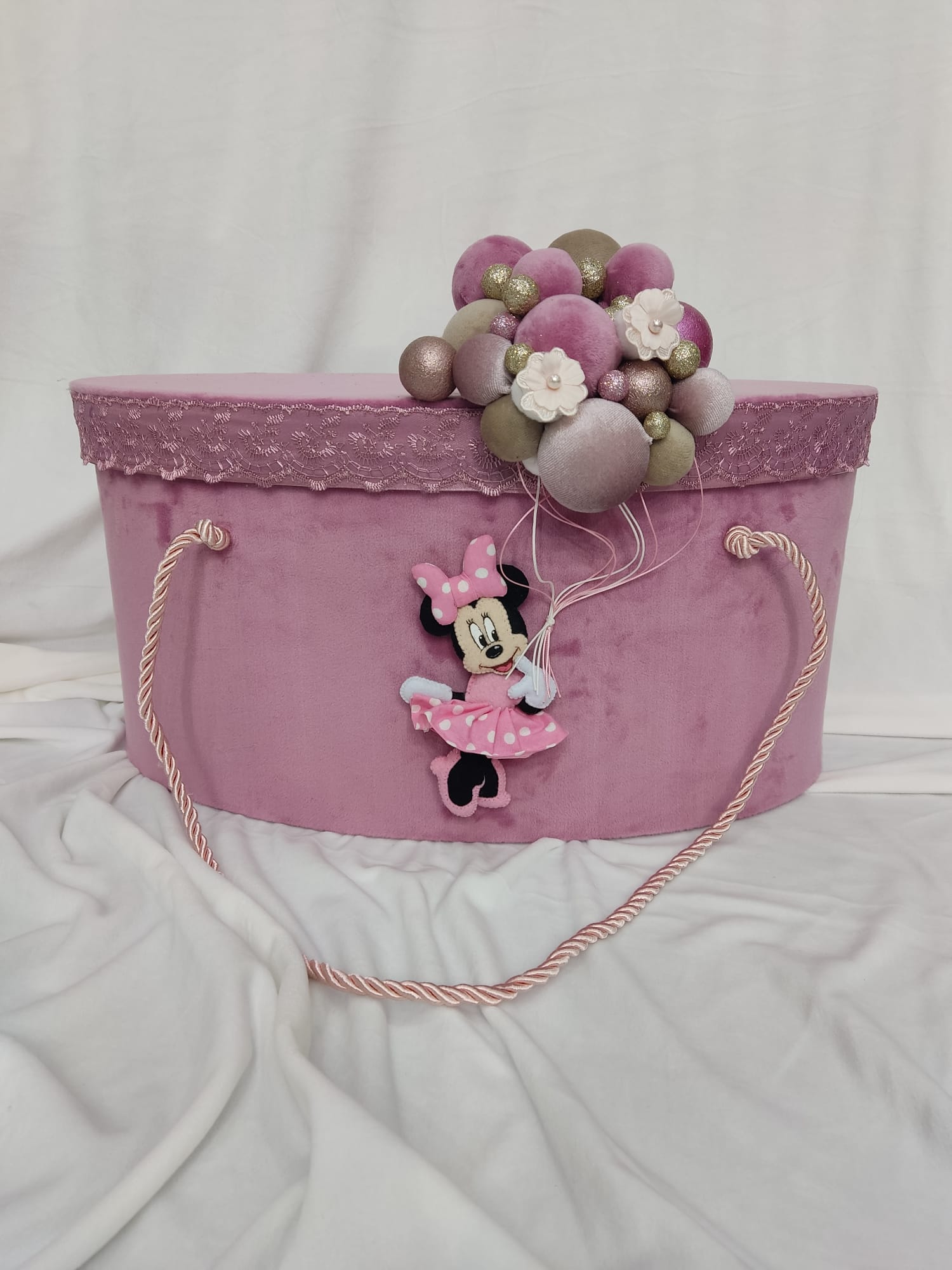Trusou botez - tematica Minnie cu baloane