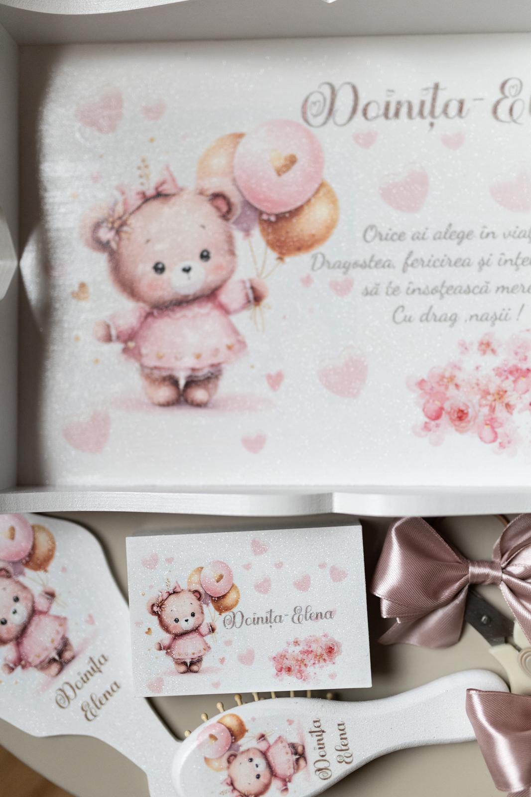 Set de moț personalizat fetiță – ursuleț roz, baloane și accente delicate